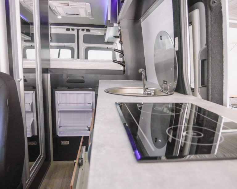 Integrated motorhome induction cook top